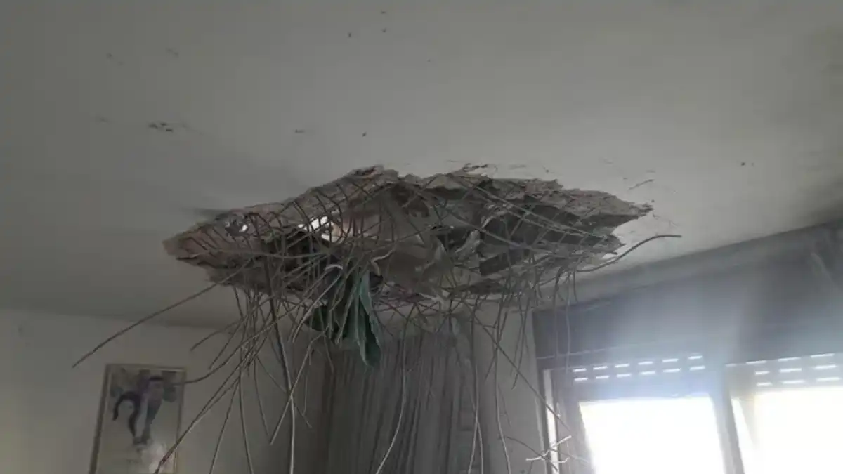 تضرر مباني إسرائيلية جراء إصابتها بصواريخ إيرانية