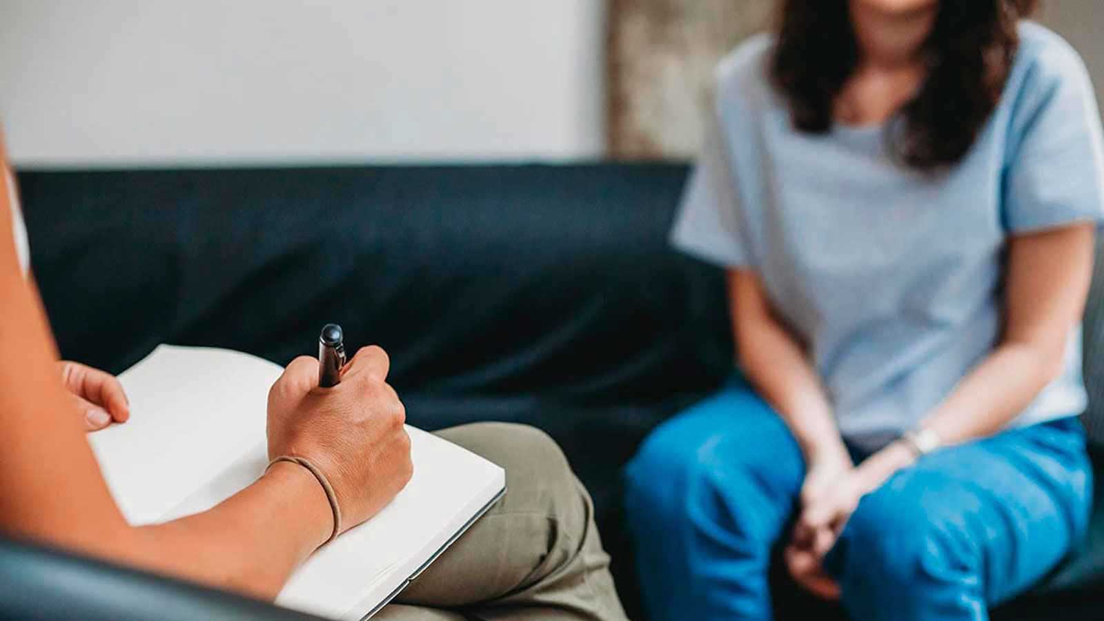 ما سرّ انتشار مراكز علاج الإدمان "غير المرخصة" في مصر؟