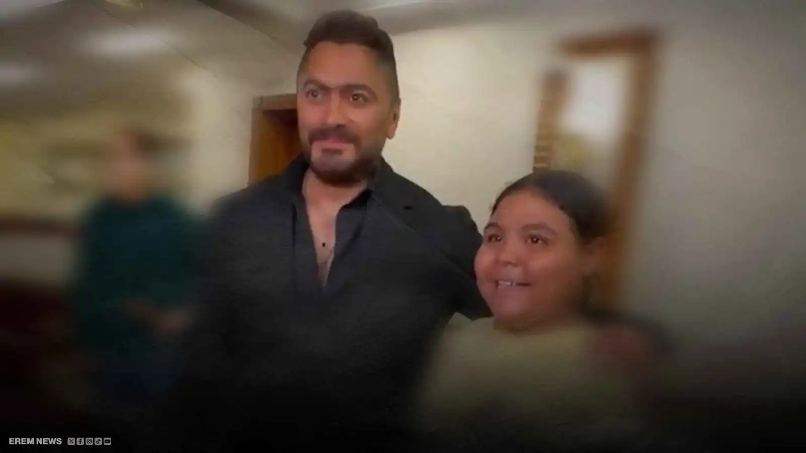 تامر حسني وفتاة الشيبسي