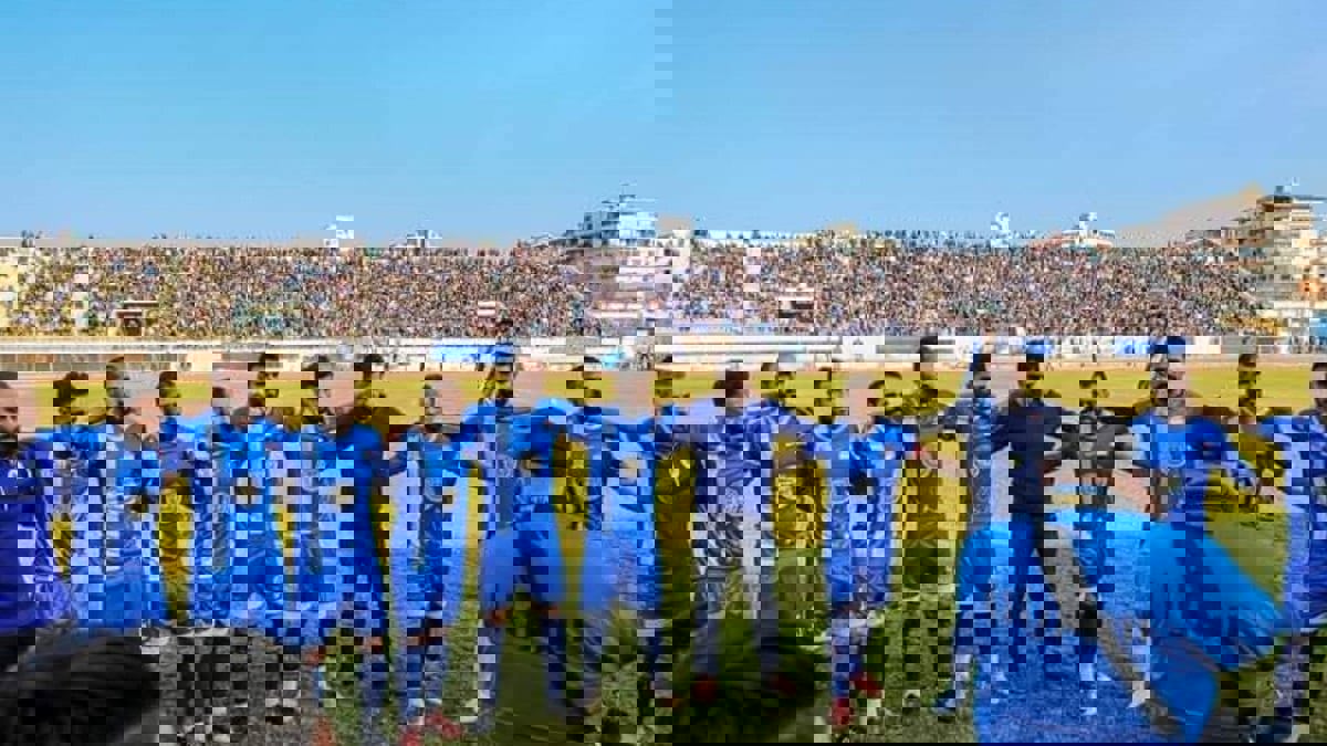 إنهاء مباراة في الدوري السوري بعد اشتباك بين مشجع وحكم في أرض الملعب (فيديو)