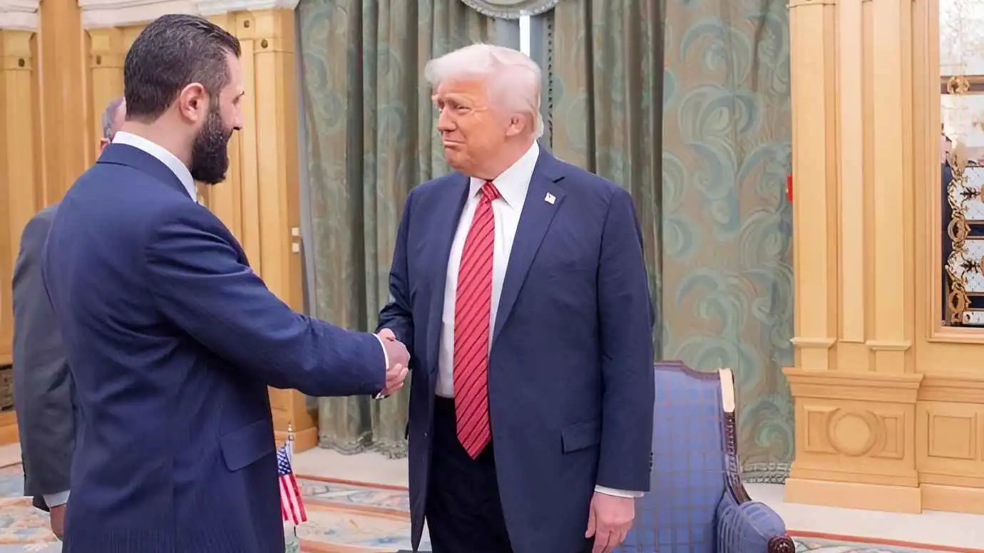 ترامب: الشرع يقوم بعمل جيد في سوريا وسألتقي به قريباً (فيديو)