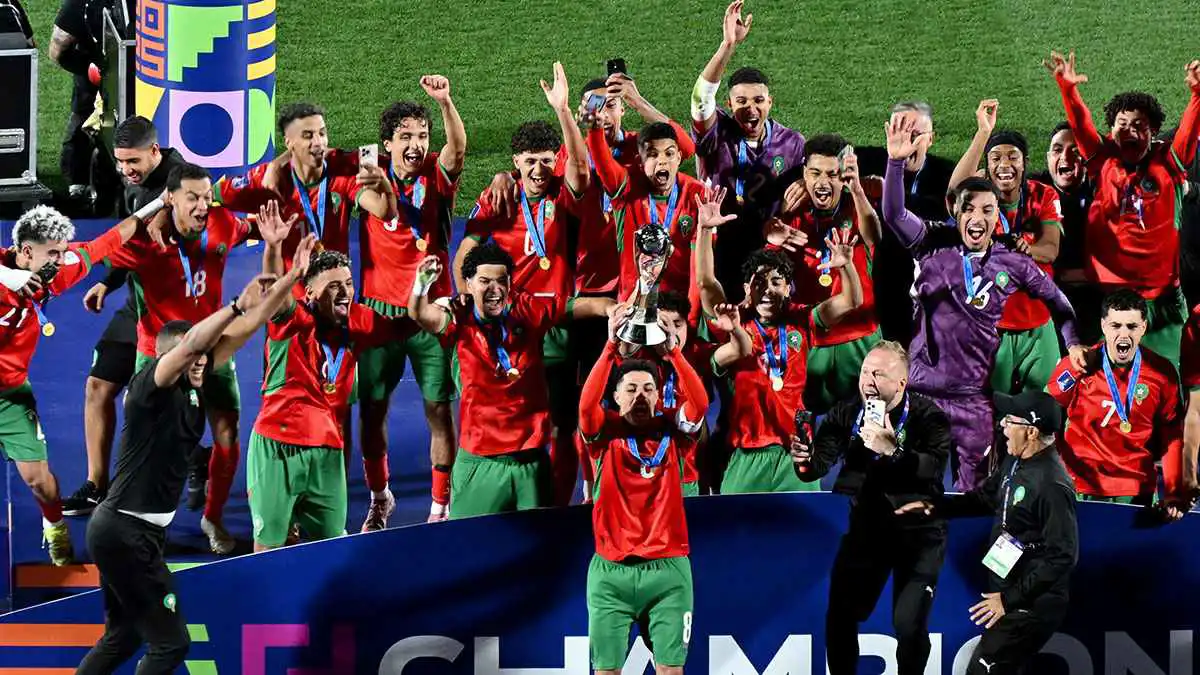 5 أبطال منحوا المغرب أول كأس عالم للشباب في التاريخ