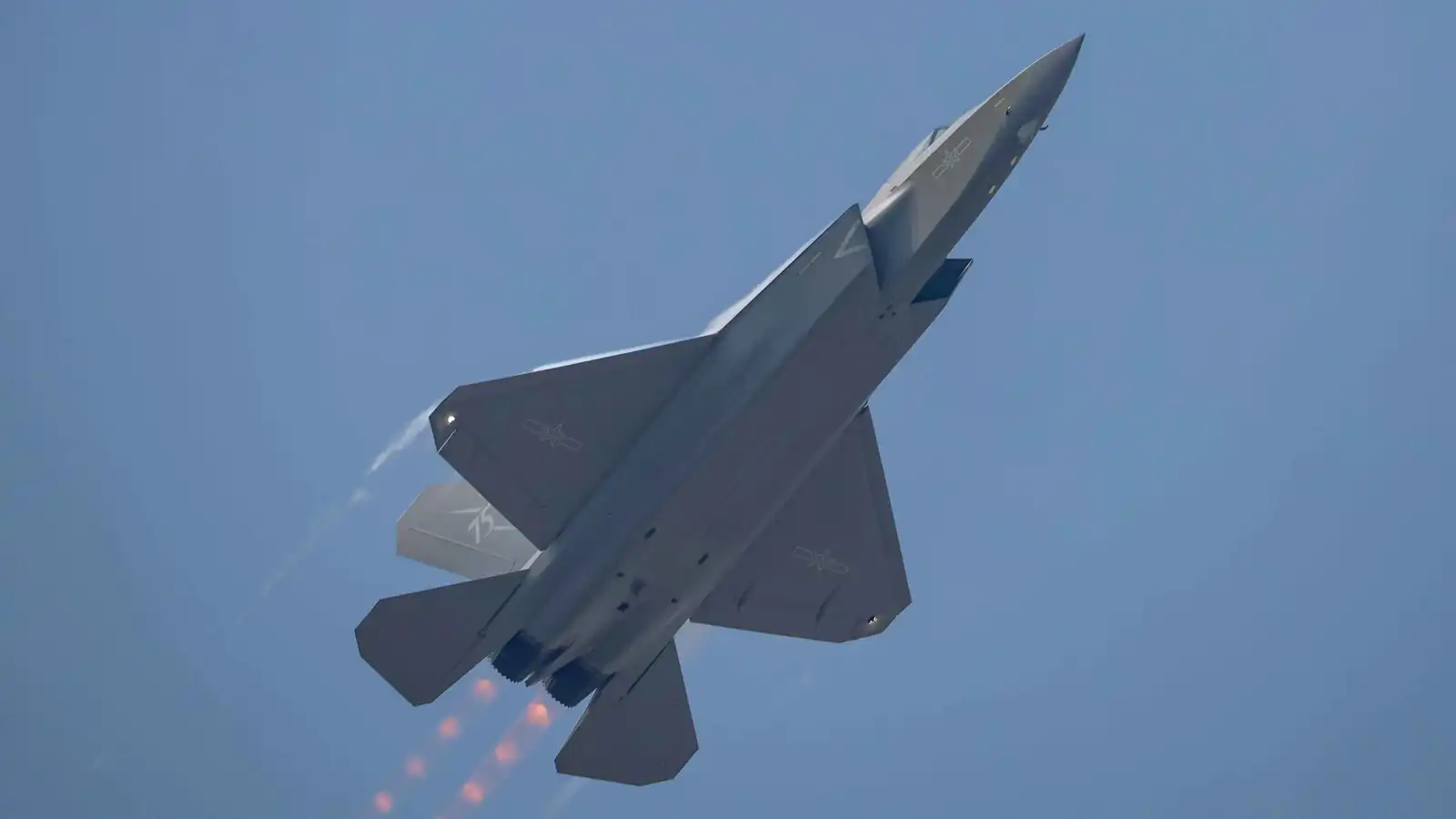 الصين تستعد للإنتاج الكمي لمقاتلة الجيل الخامس "J-35"