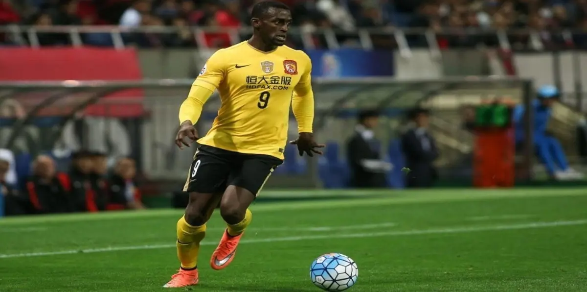 جاكسون مارتينيز ينشر مقطع مروعًا بعد إجرائه عملية جراحية 