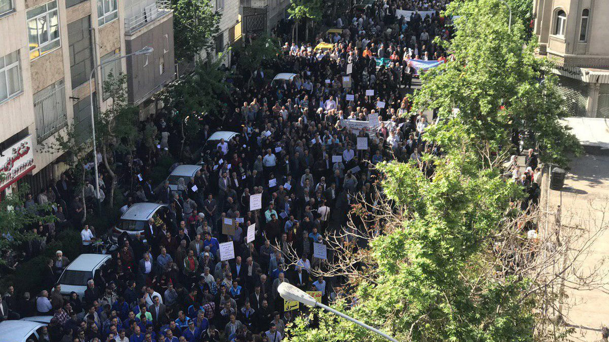 تظاهرة حاشدة للعمال الإيرانيين في طهران (صور وفيديو)