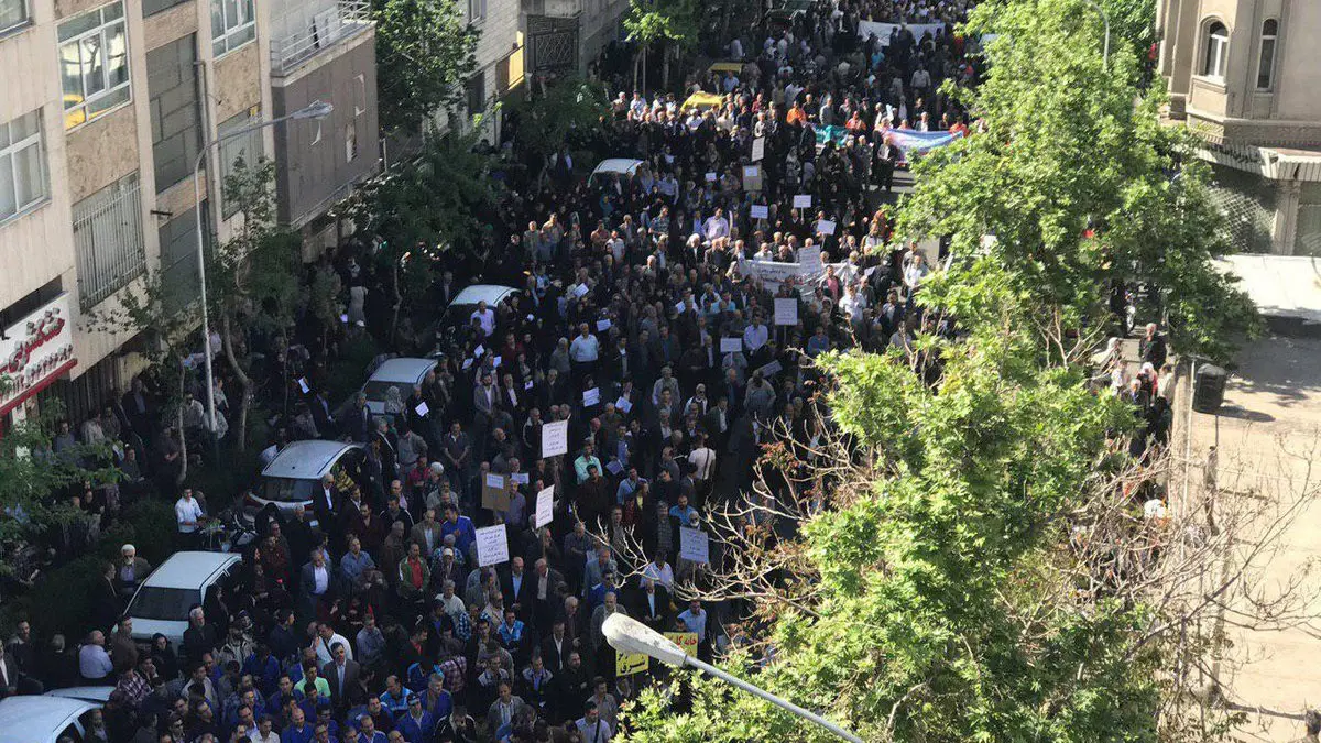 تظاهرة حاشدة للعمال الإيرانيين في طهران (صور وفيديو)
