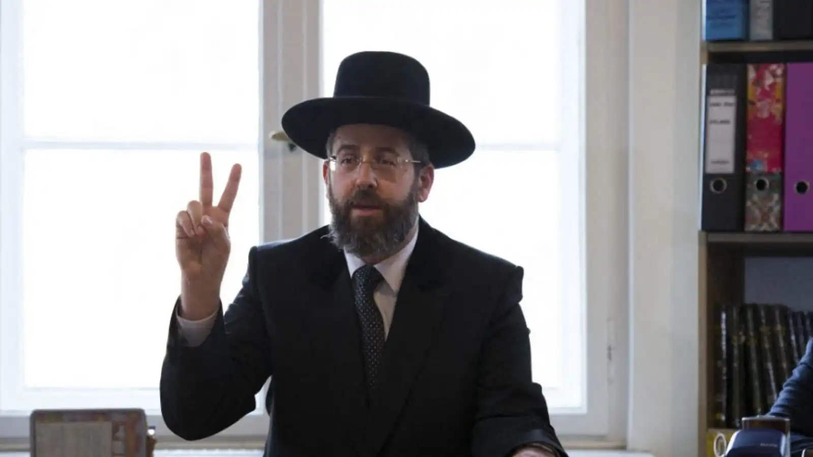 تحقيقات سرية مع 3 حاخامات إسرائيليين بتهمة الابتزاز والرشوة