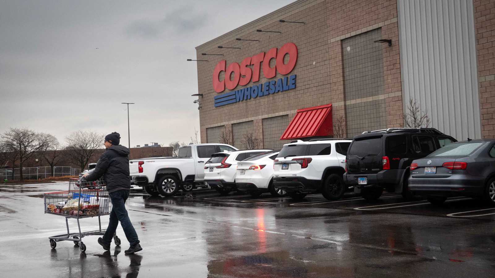 "يحظر التسوق إلا بإذن".. أمريكا تفرض قيودا على الدبلوماسيين الإيرانيين