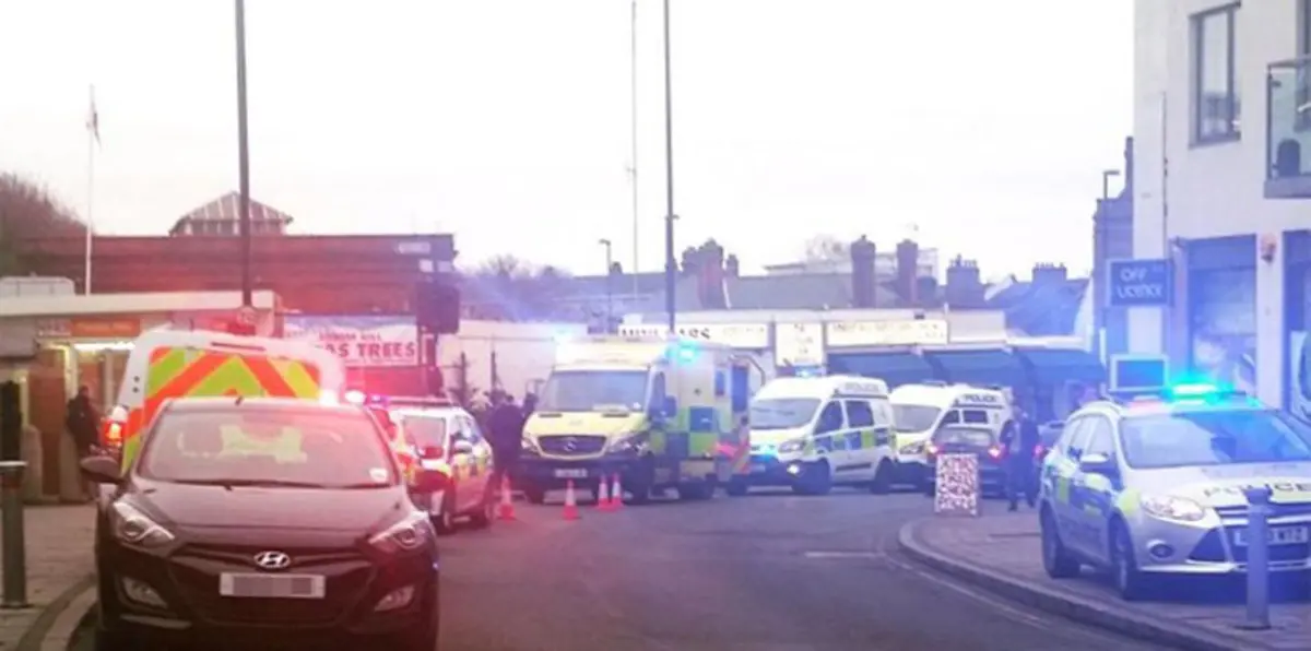 رجل يطعن راكب قطار في لندن ويصيح "أريد أن أقتل مسلمًا"