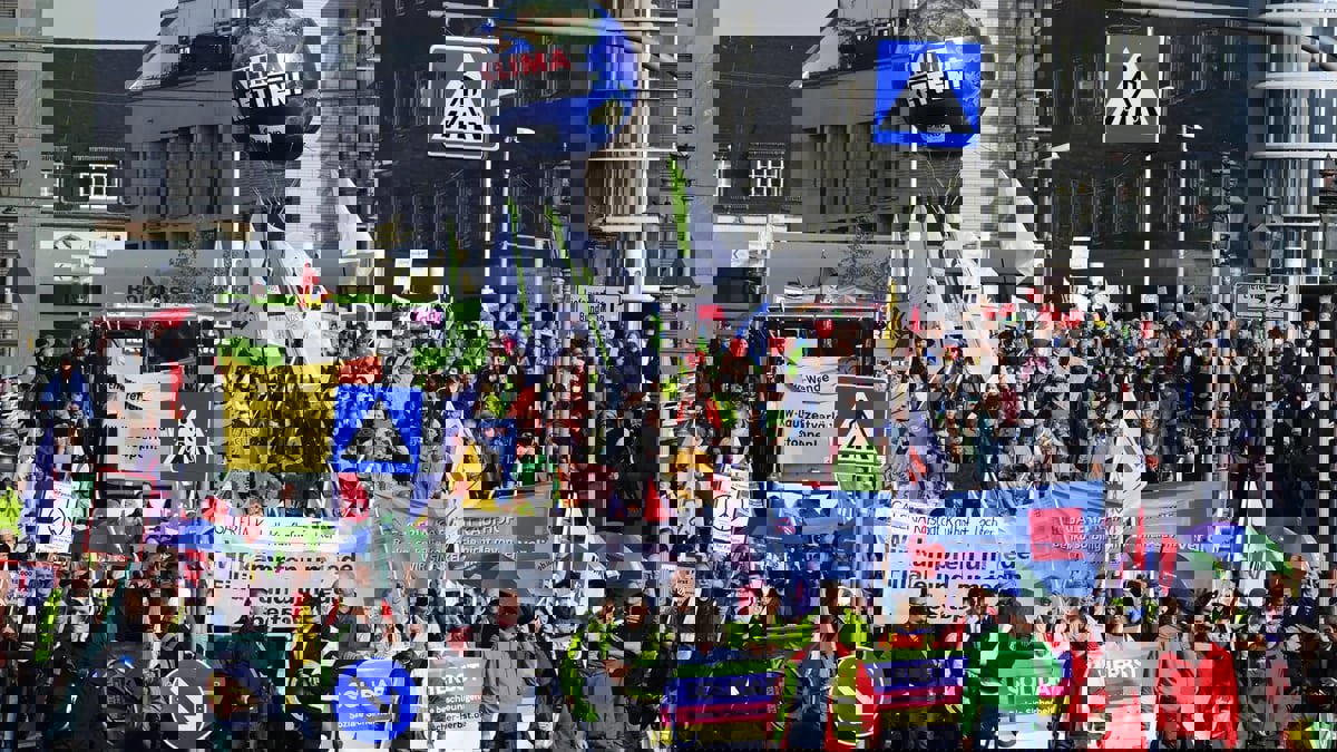 الآلاف يحتجون في ألمانيا للمطالبة بدعم أسعار الطاقة