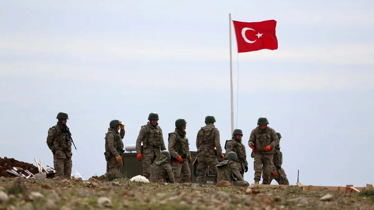 تركيا تعلن مقتل اثنين من جنودها بضربات جوية قرب إدلب السورية