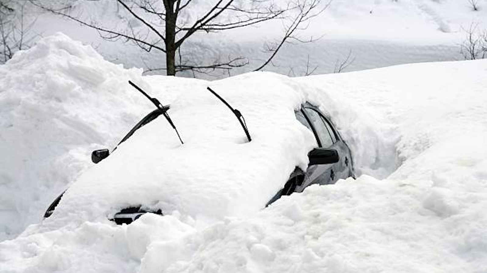 تفاصيل "صادمة" لحصار مغربي وزوجته 3 أيام وسط الثلوج (صور)
