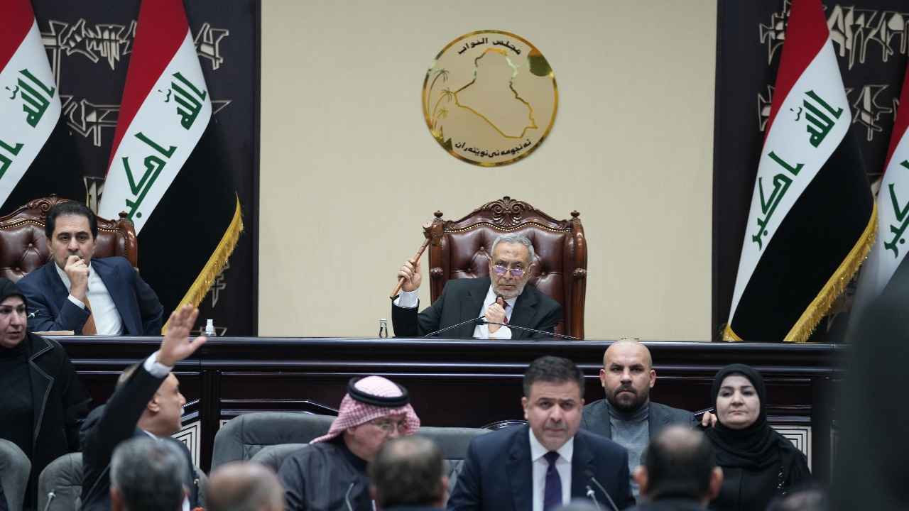 رئيس البرلمان العراقي يشعل جدلا بحديثه عن ملف فساد "يسقط النظام"