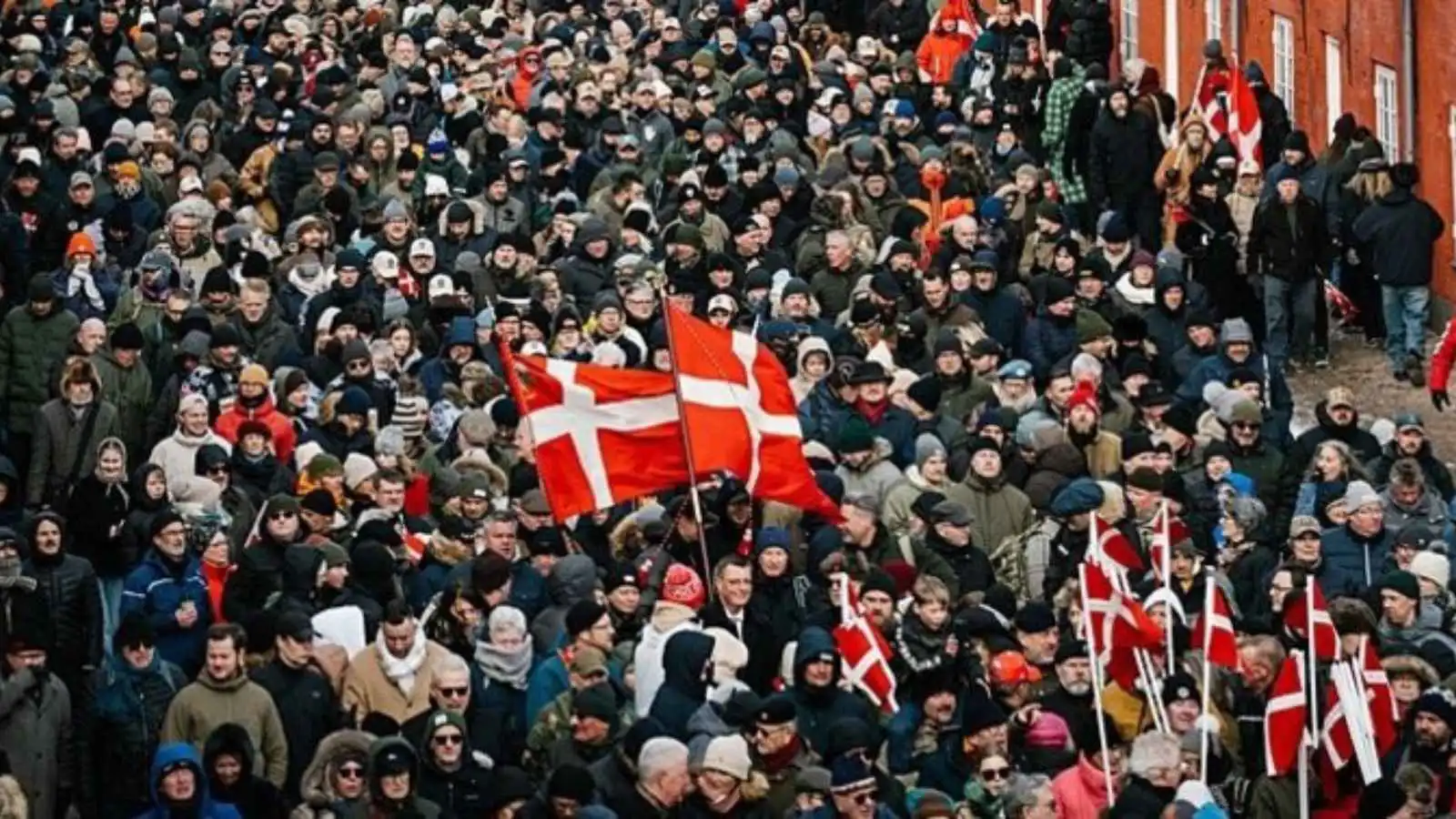 احتجاجات عارمة في كوبنهاغن رداً على ترامب (فيديو وصور)