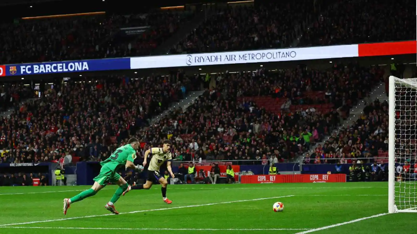 العشب كارثي.. لقطة تبرر الخطأ الفادح لخوان غارسيا ضد أتلتيكو مدريد (فيديو)