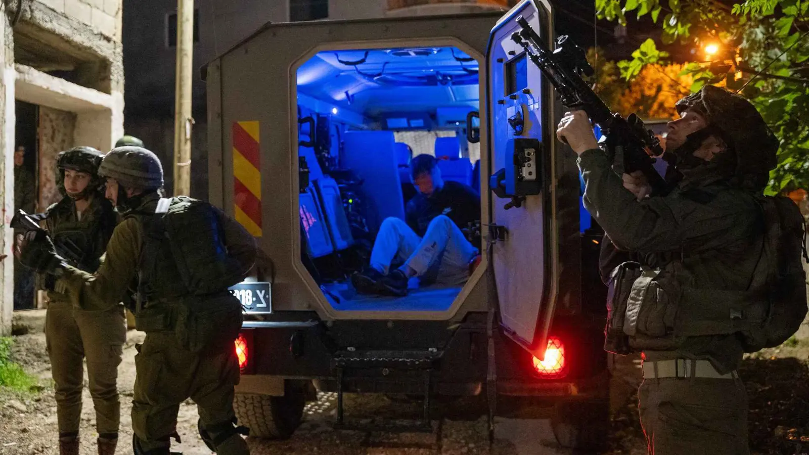 اقتحامات إسرائيلية واسعة في الضفة الغربية (فيديو)