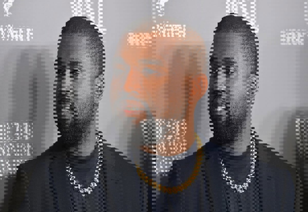 مساعدة كانييه ويست السابقة تتهمه بالتحرش الجنسي