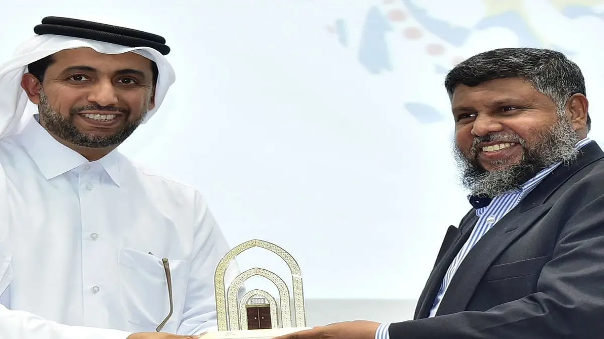 تقرير: أستاذ أسترالي ونجله تعرضا للتعذيب قبل الإفراج عنهما في قطر