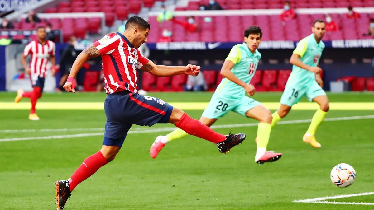 سواريز يسجل ويصنع.. أتلتيكو مدريد يقسو على غرناطة في الدوري الإسباني (فيديو)