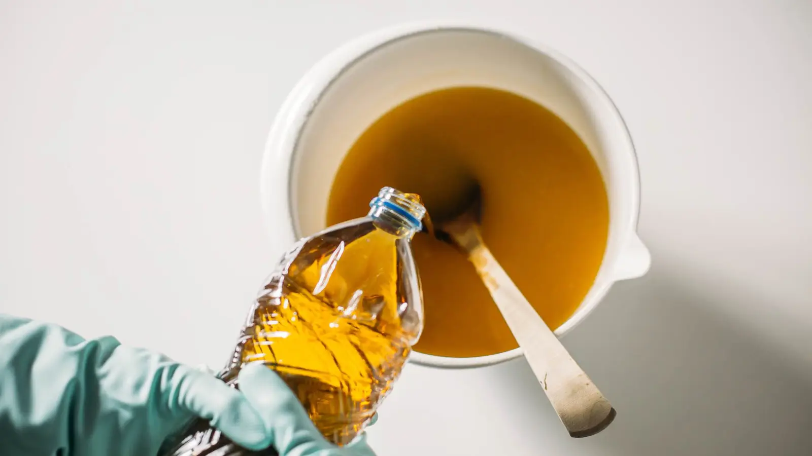 7 طرق بسيطة لإعادة استخدام زيت الطهي