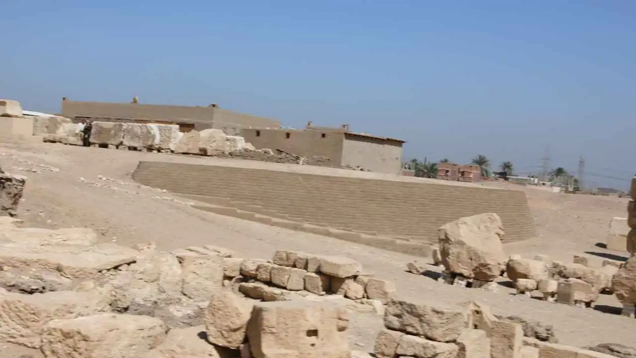 "كنز أثري".. اكتشاف يروي 1000 عام من تاريخ مصر (صور)