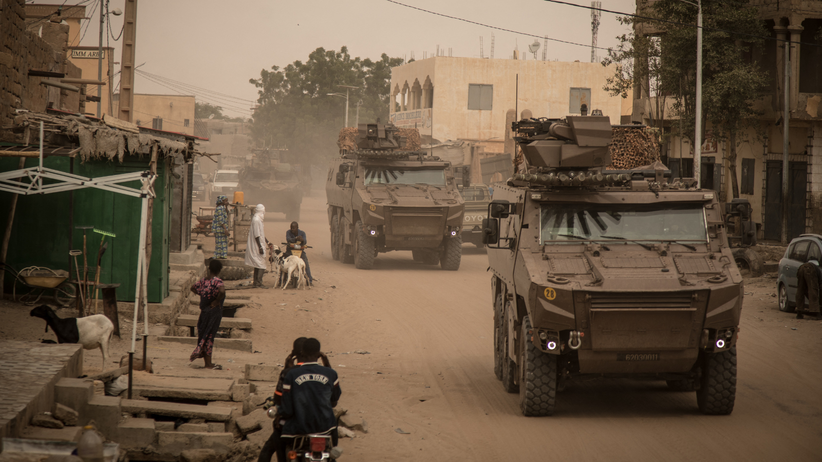 وعود لم تتحقق وأزمات متفاقمة.. غضب وانتقادات للمجلس العسكري المالي