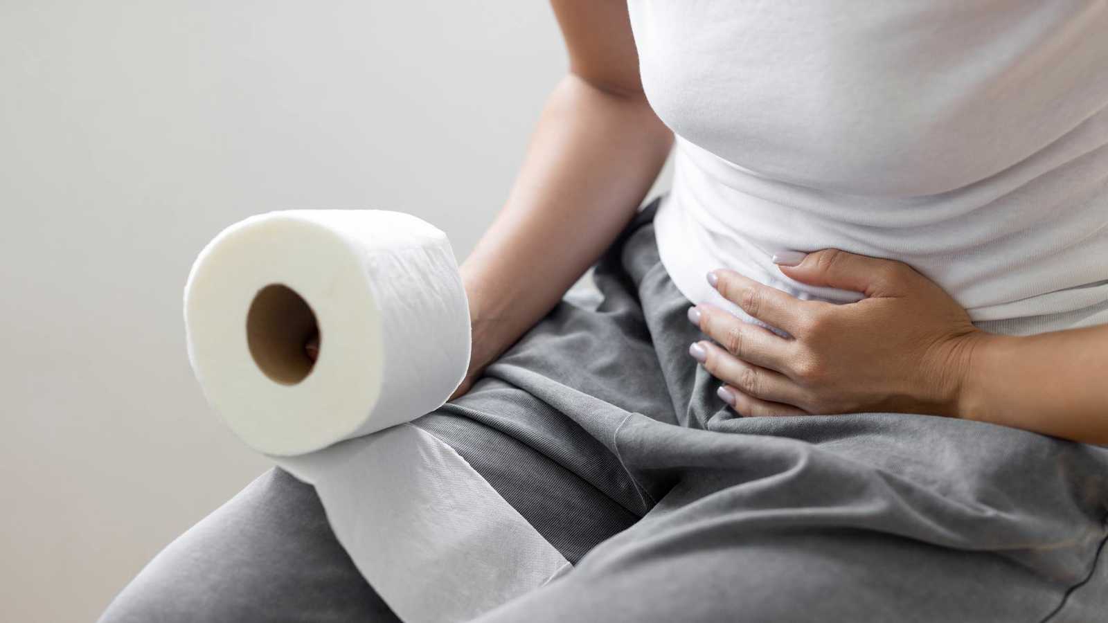 ماذا يحدث إذا لم تتغوط لعدة أيام؟.. العلامات والمخاطر