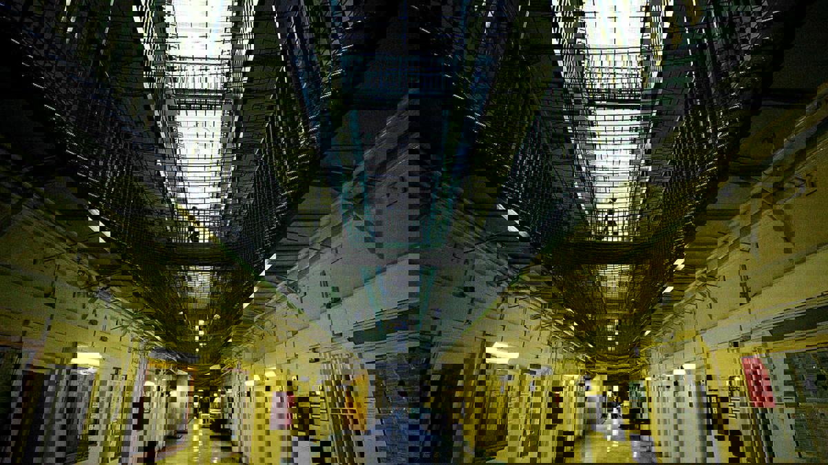 بريطانيا.. السجن لرجل طعن زوجته وعائلتها لمنع فضح سره