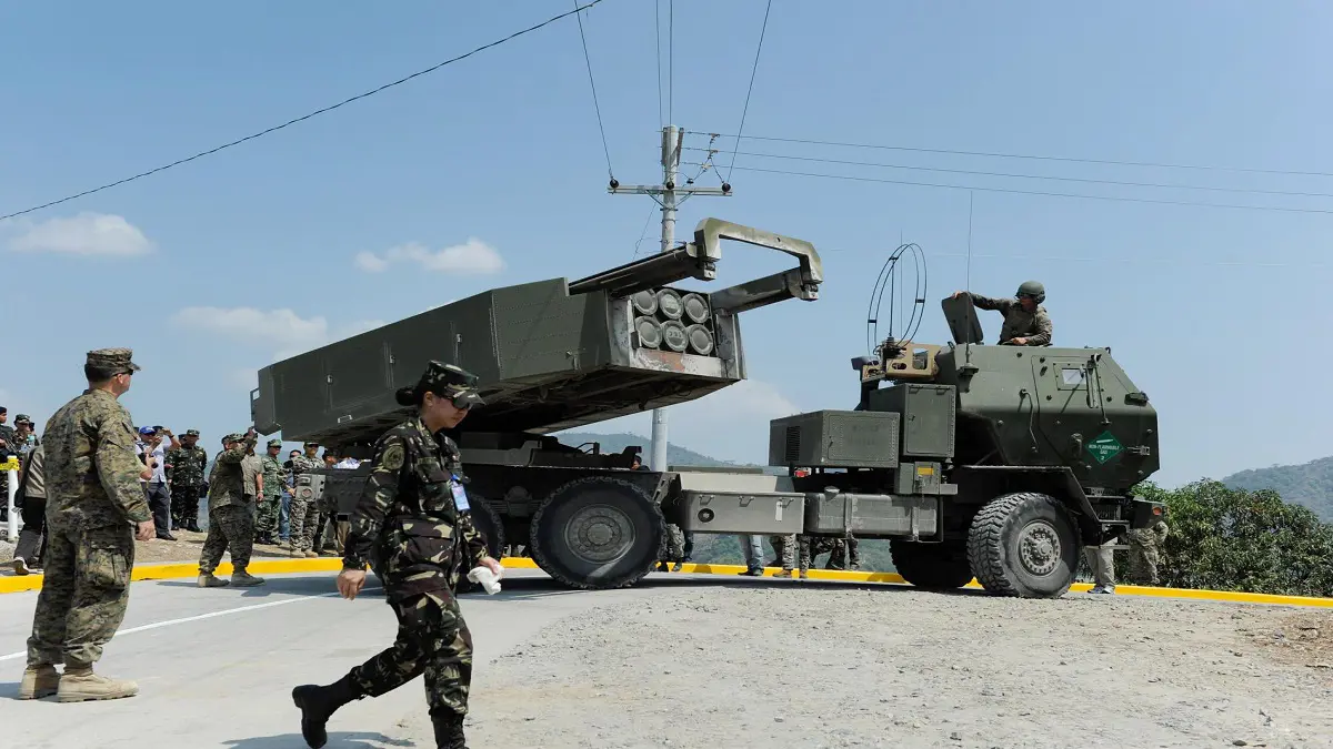 الجيش الأمريكي ينشر راجمات صواريخ شرقي سوريا‎