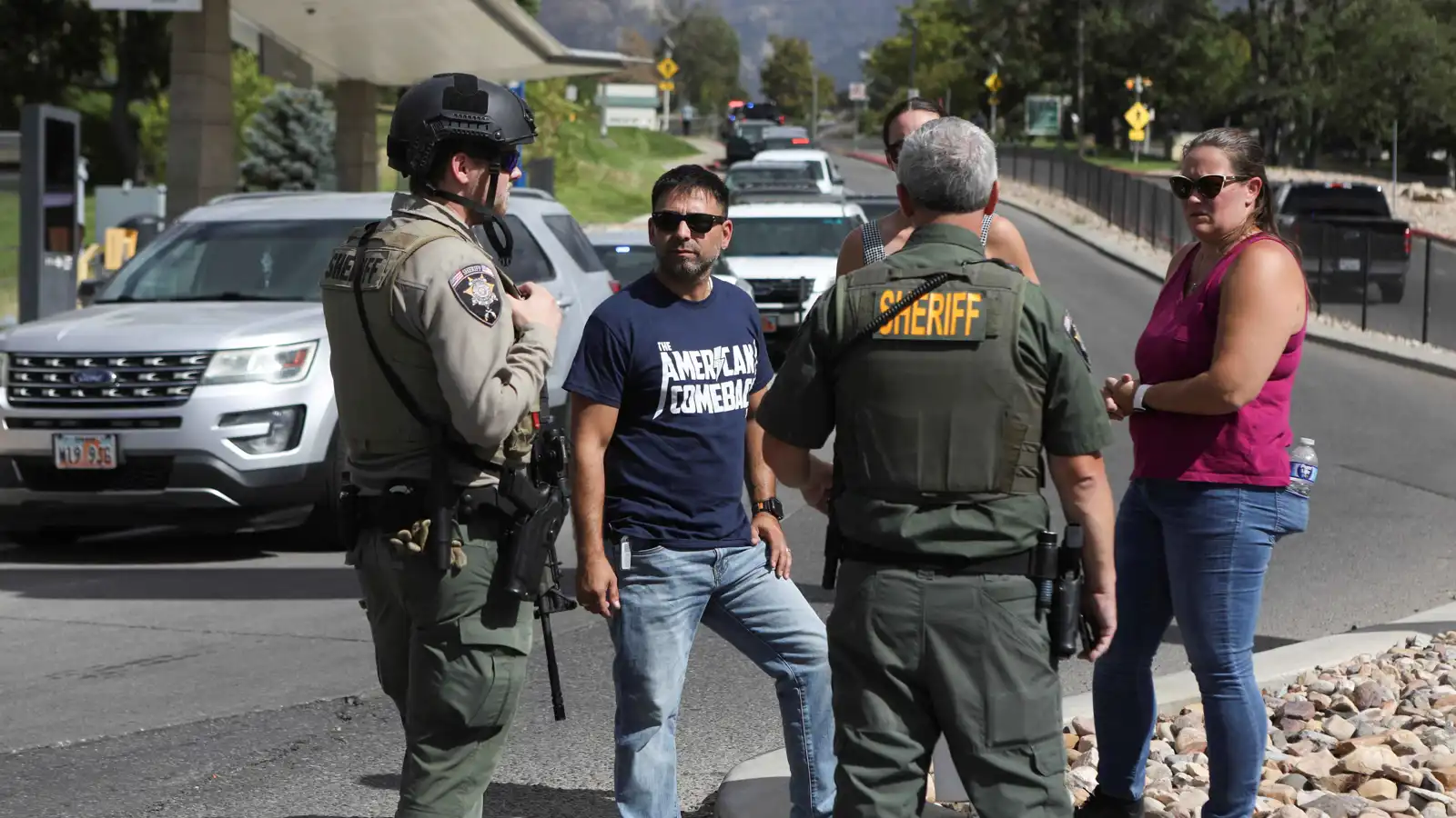 رصاصة واحدة أسقطته.. مطاردة مكثفة لقاتل تشارلي كيرك (فيديو)