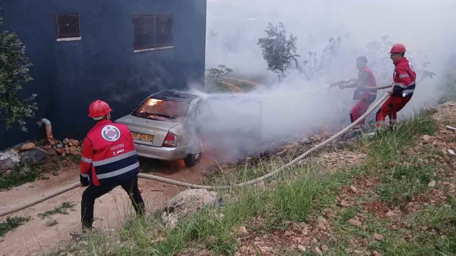 عشرات المستوطنين يهاجمون قرية قرب نابلس