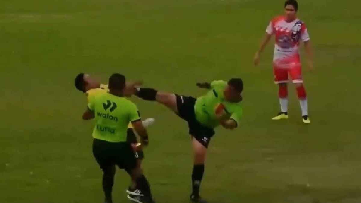 بركلة كاراتيه.. حكم يضرب مدرباً في بيرو (فيديو)