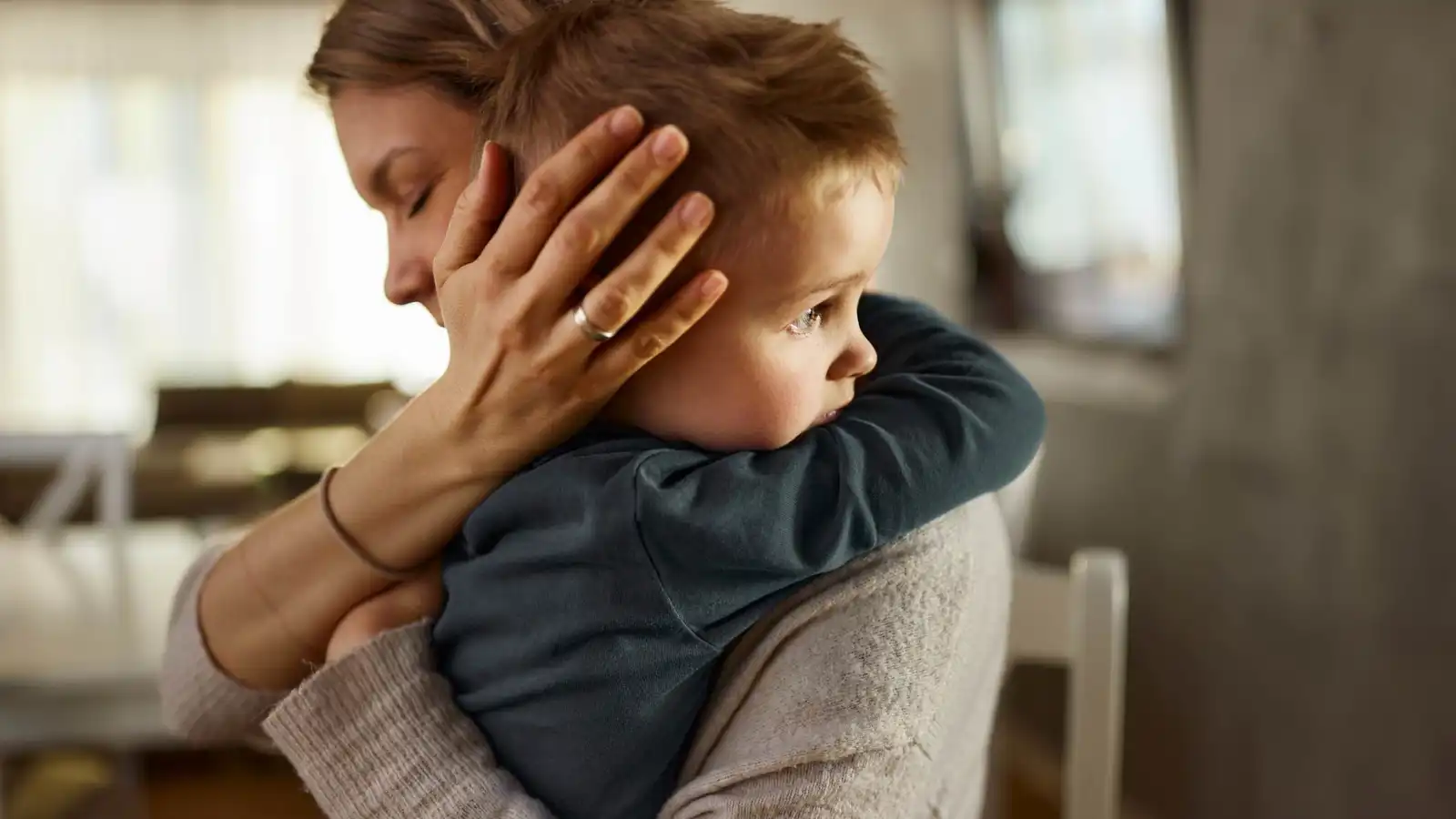 لماذا يجد بعض الآباء صعوبة في تطبيق "التربية اللطيفة"؟