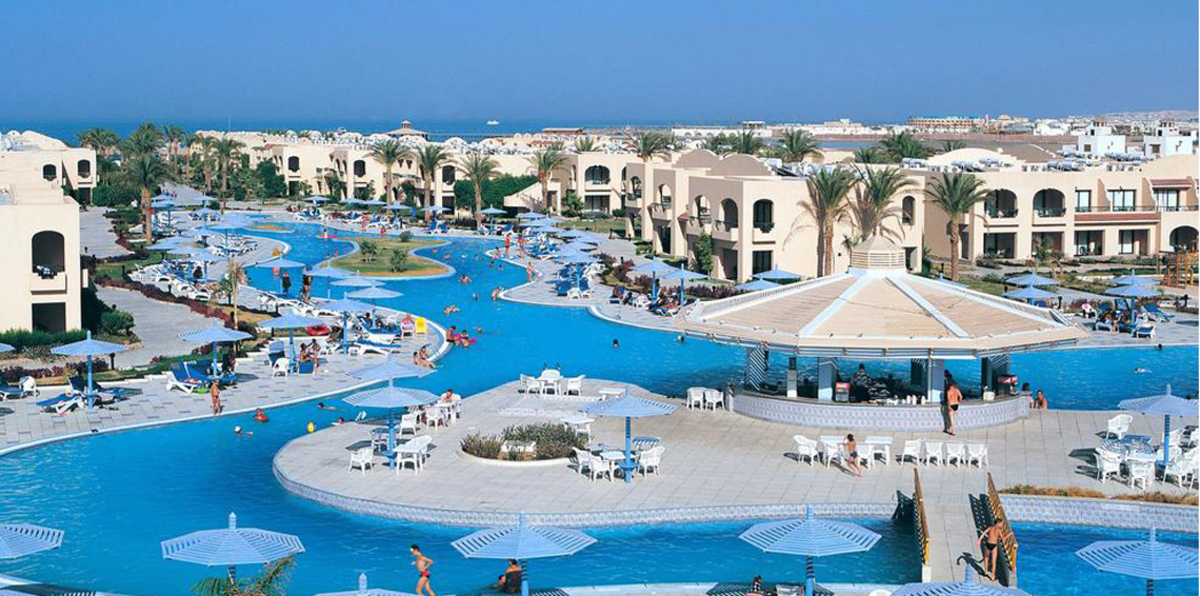 روسيا تباشر بيع رحلات سياحية إلى المنتجعات المصرية