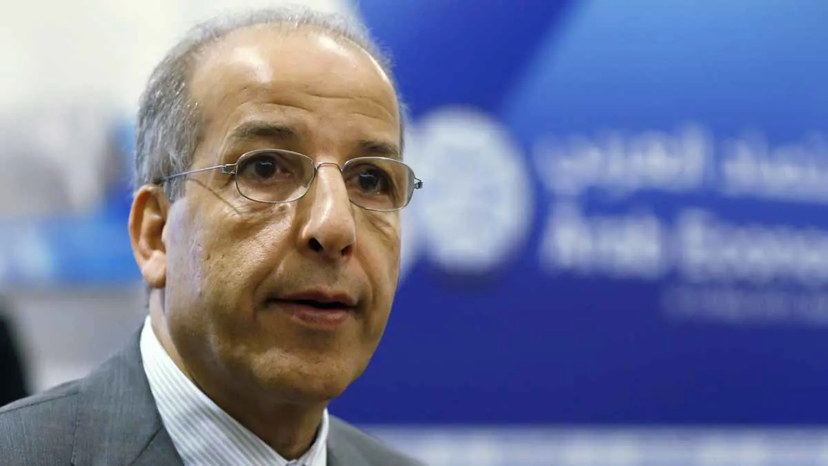 إيقاف "المركزي الليبي" بيع العملة الصعبة لعدد من بنوك المنطقة الشرقية يُثير تساؤلات المصرفيين