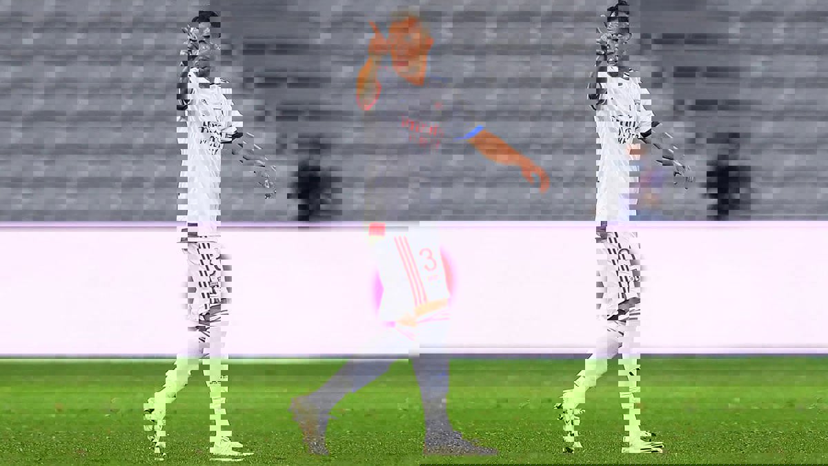 بعد تصريحات البلطان.. هل يوجد ما يمنع انضمام جمال بلعمري للأهلي السعودي؟