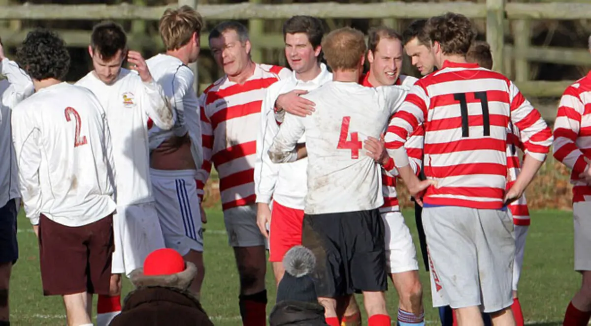 صور.. الأميران ويليام وهاري خصمان في مباراة ملكية