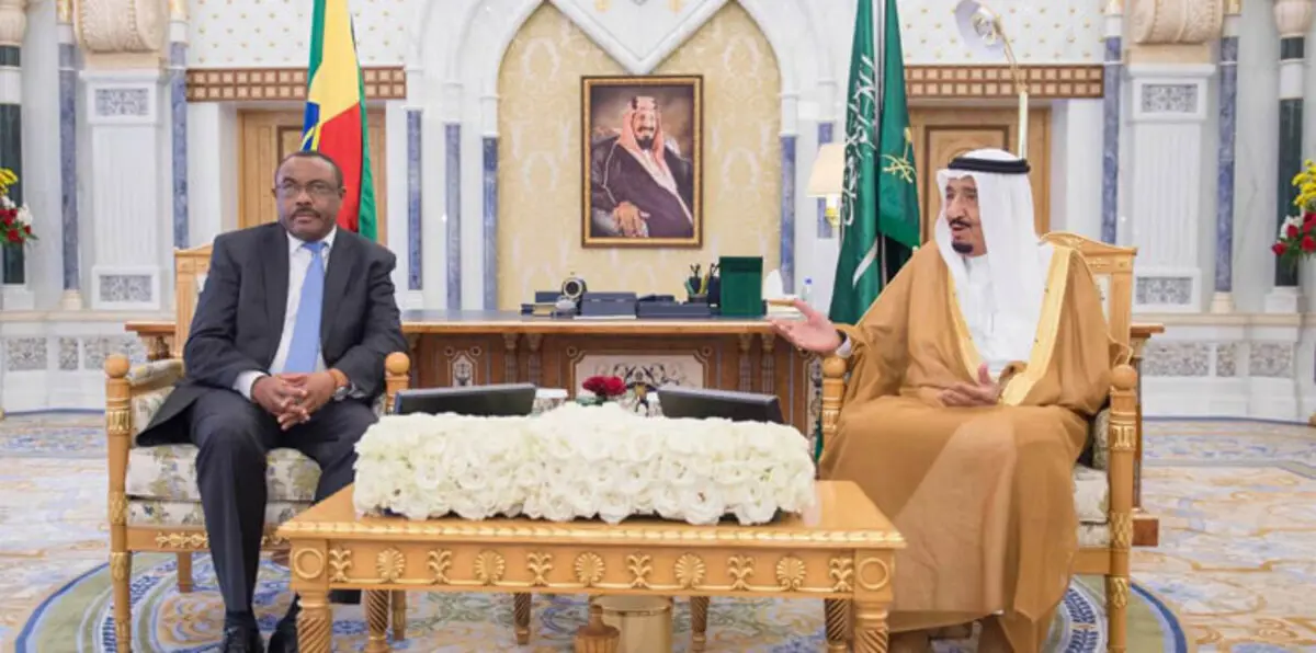 العاهل السعودي يجري مباحثات مع رئيس الوزراء الإثيوبي