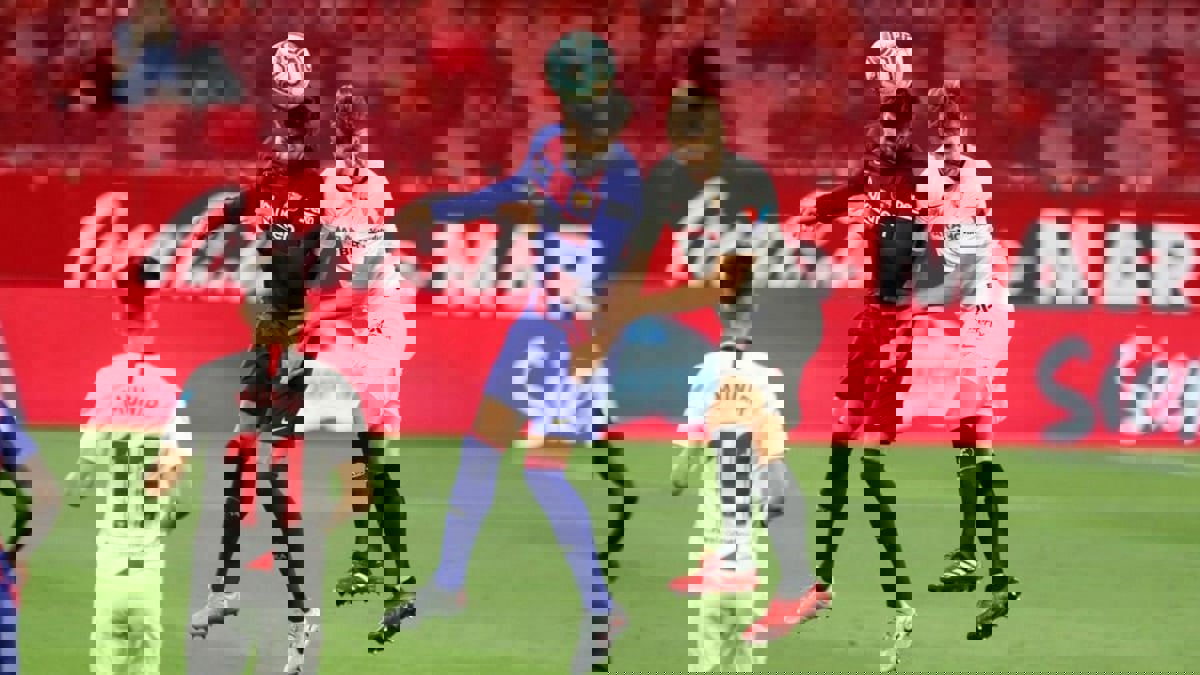 بيكيه يلمّح لضياع لقب الدوري الإسباني وكيكي سيتين يرد