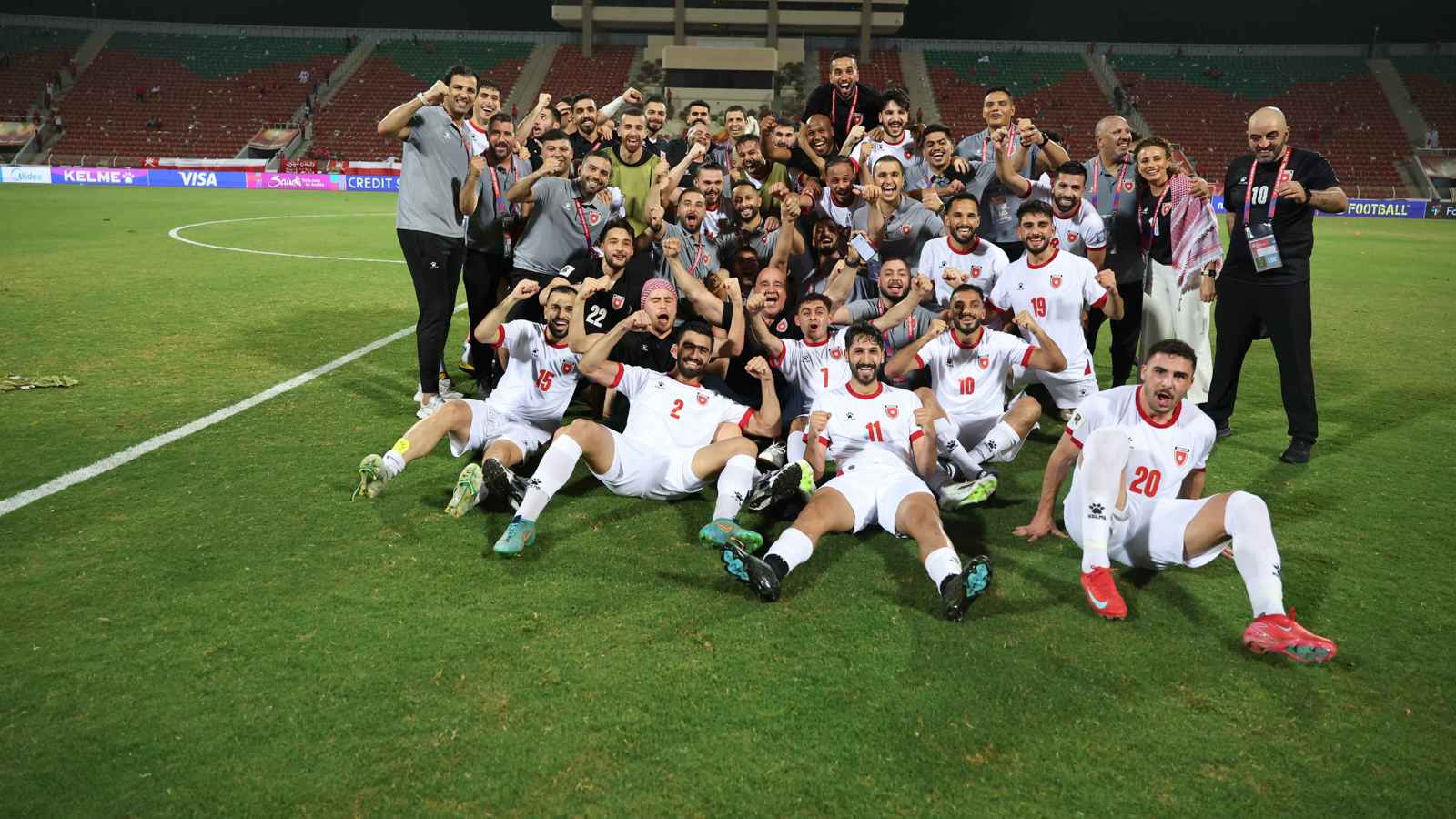 احتفال عارم في فندق منتخب الأردن بالتأهل التاريخي لكأس العالم  (فيديو)