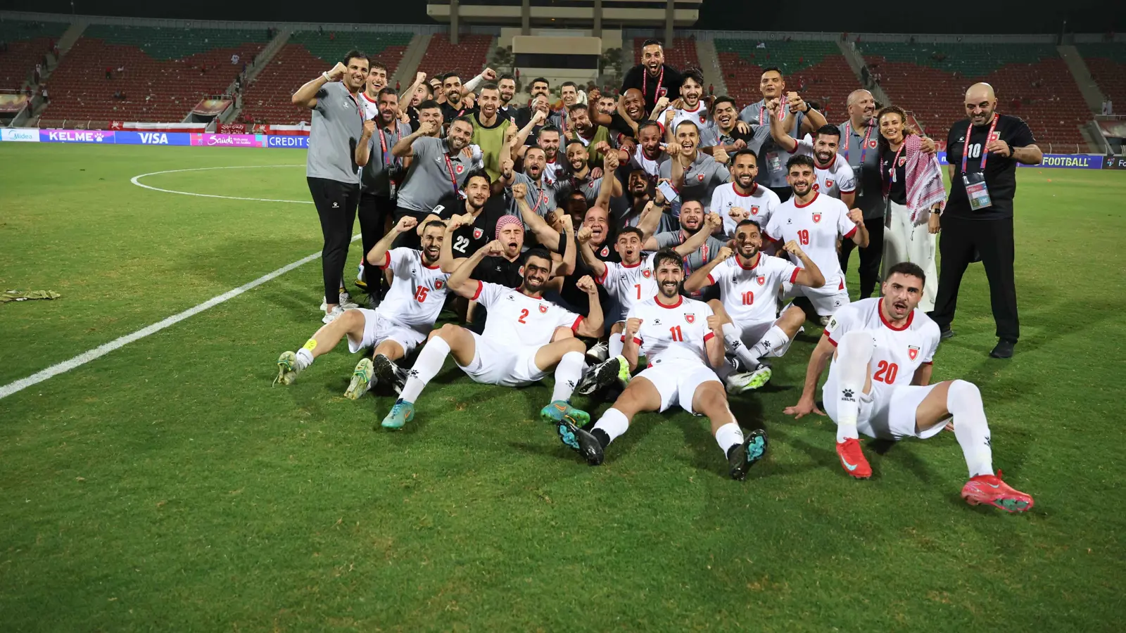 احتفال عارم في فندق منتخب الأردن بالتأهل التاريخي لكأس العالم  (فيديو)