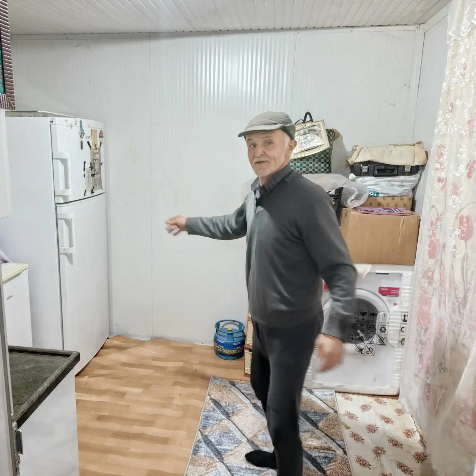 داوود غونيل في منعزله