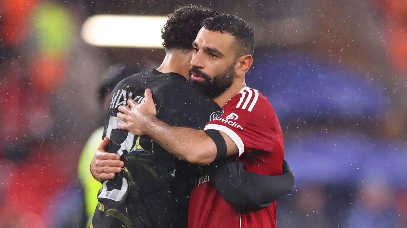 زميله طلب القميص.. فيديو لافت بين محمد صلاح وأشرف حكيمي