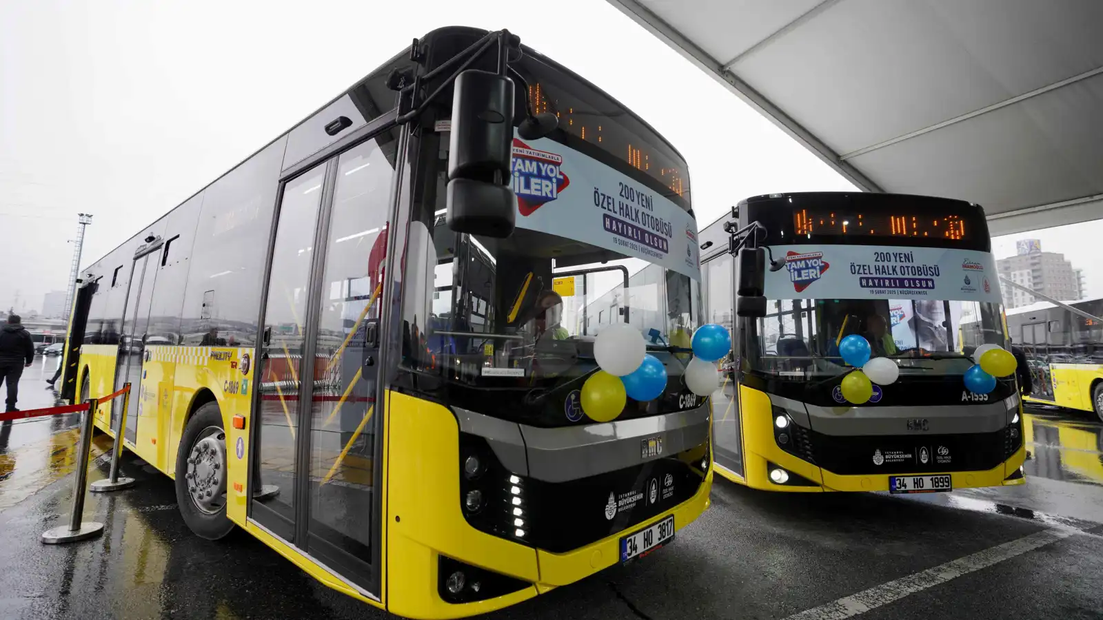 شرطي يستقل حافلة نقل عام لملاحقة لص هارب (فيديو)