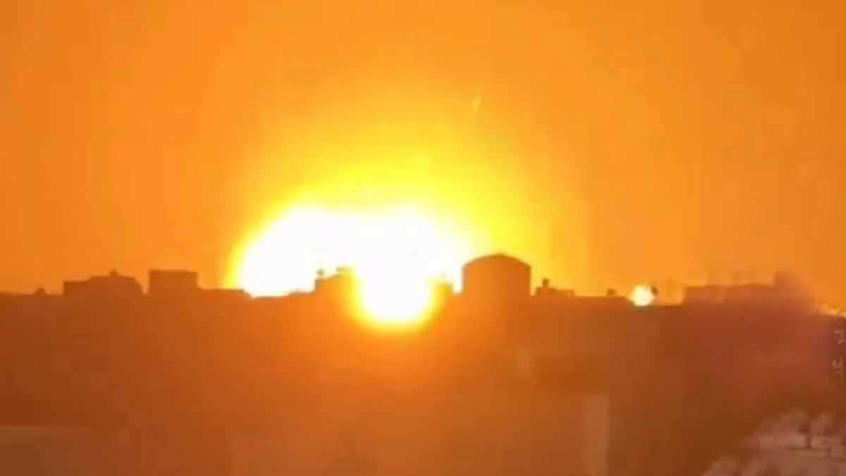 عبر "روبوتات مفخخة".. تفجيرات إسرائيلية مرعبة في خان يونس (فيديو)