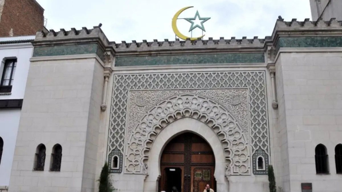 3 اتحادات ترفض التوقيع على "ميثاق الإسلام" في فرنسا.. والداخلية تتوعد