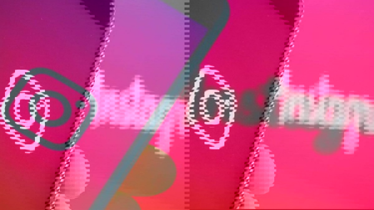 بعد حجب حسابات قادة الحرس الثوري.. إيران تهدد بمنع الانستغرام