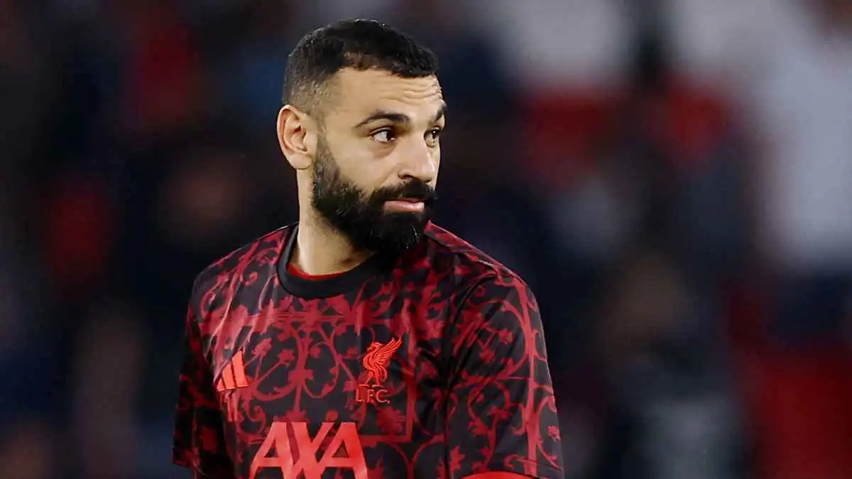 سلوت يكشف سببًا غريبًا لعدم الدفع بمحمد صلاح أمام سان جيرمان