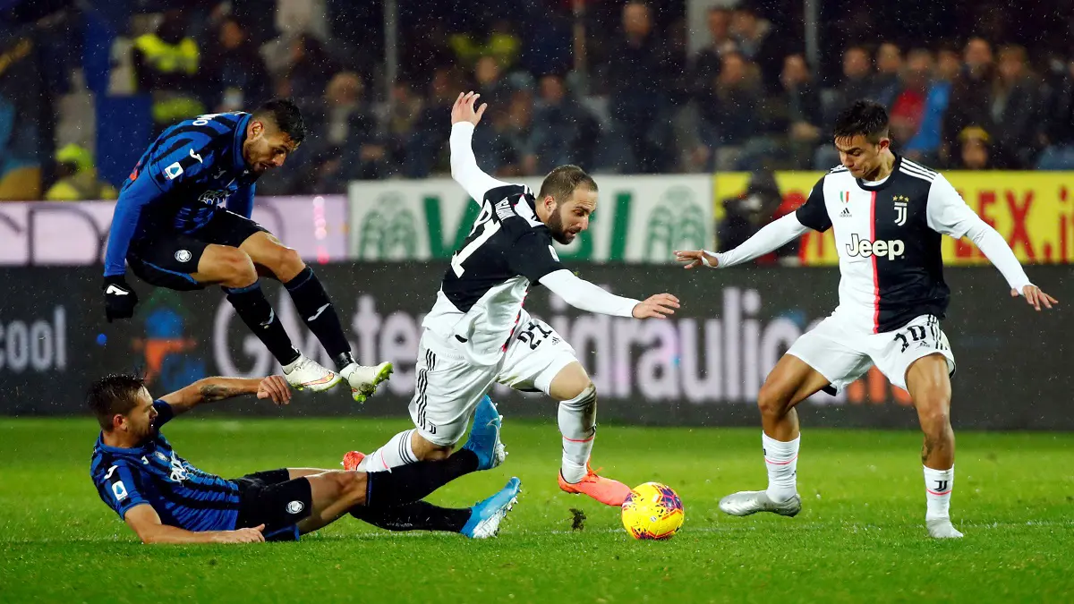 رغم الحديث عن تجديد عقده.. ساري يفكر في طرد هيغواين من يوفنتوس