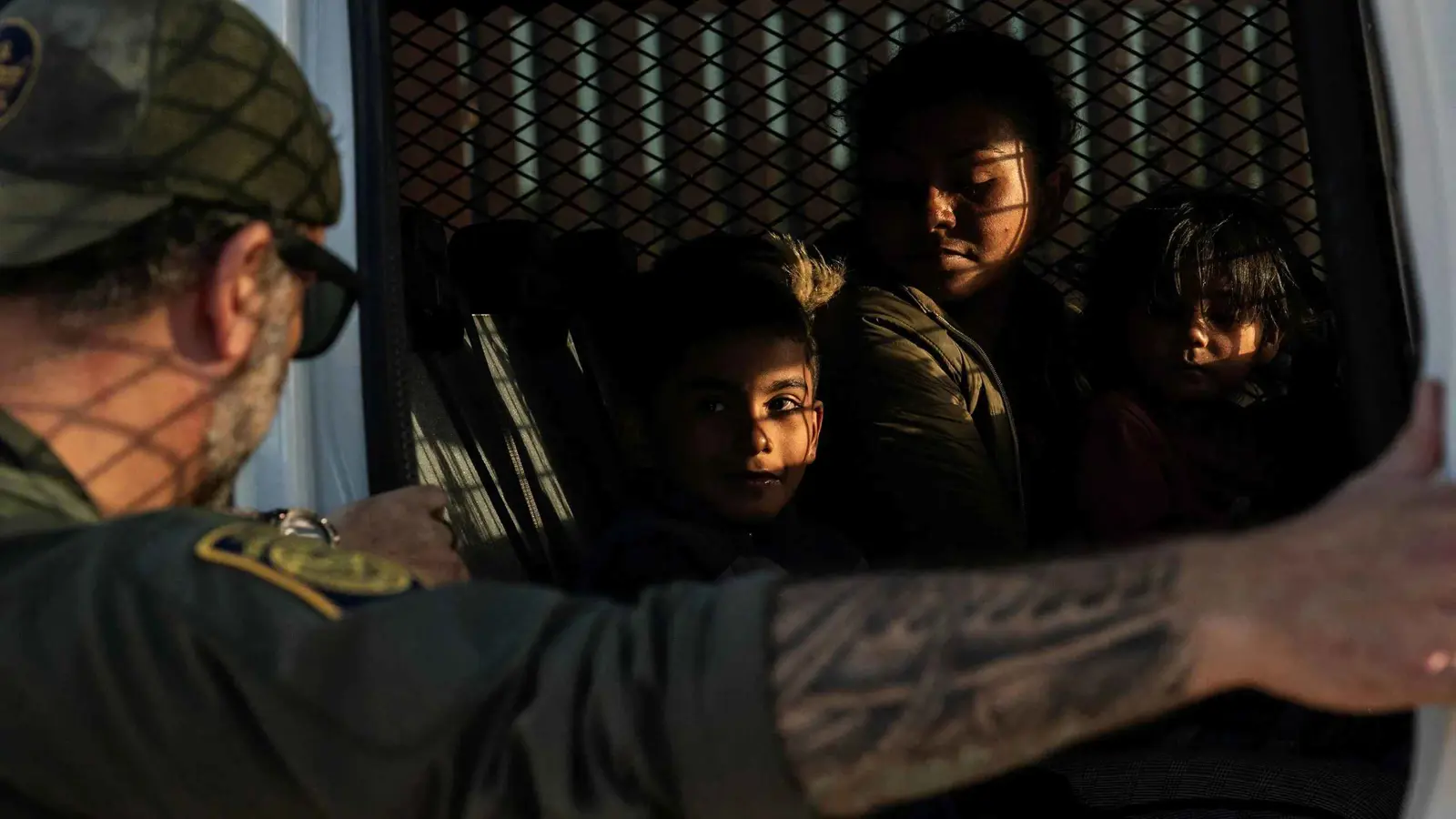 "جون أفريك": ترامب يزرع الخوف في قلوب المهاجرين الأفارقة